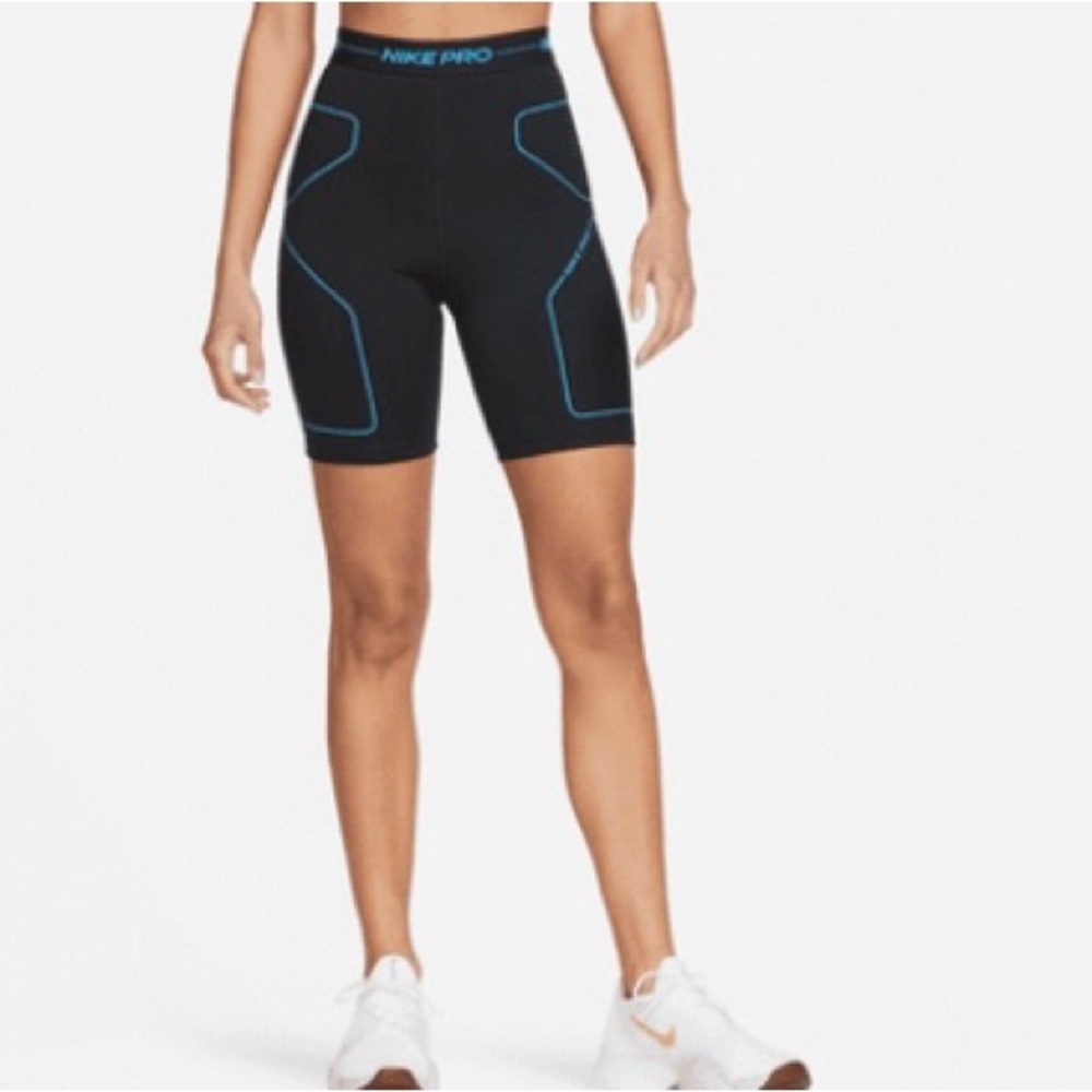 Women’s NWOT Nike Pro High Rise Shorts Size Medium - Biker Length